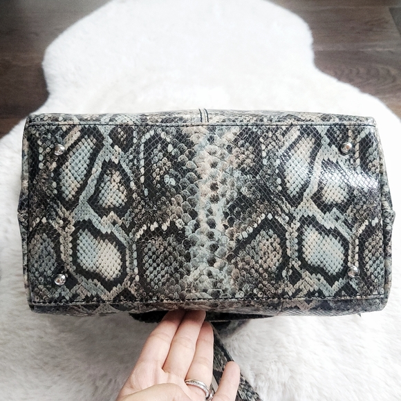 Aimee Kestenberg Snakeskin Patent Leather Chain Fringe Purse Y2K Shoulde… - Picture 13 of 16